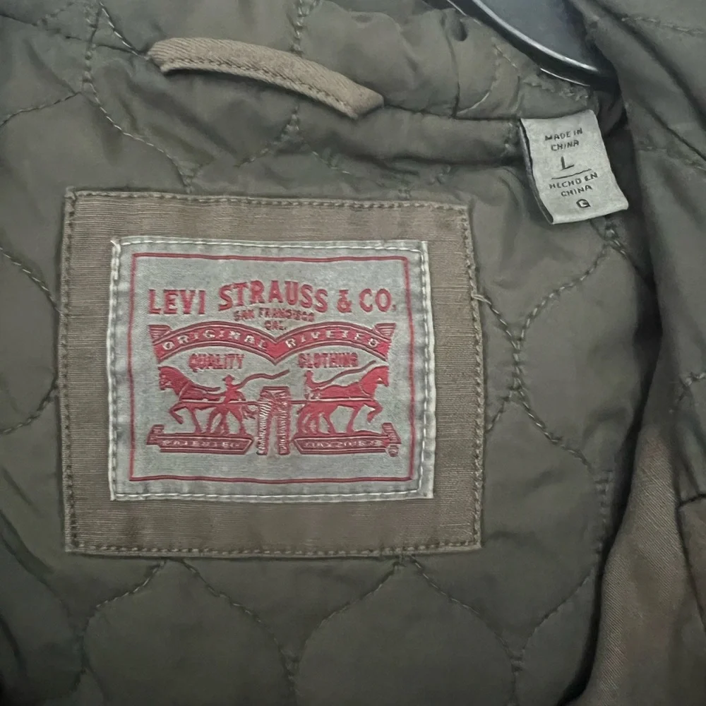 Levi's Women's Utility Jacket in Olive - Picture 5 of 9